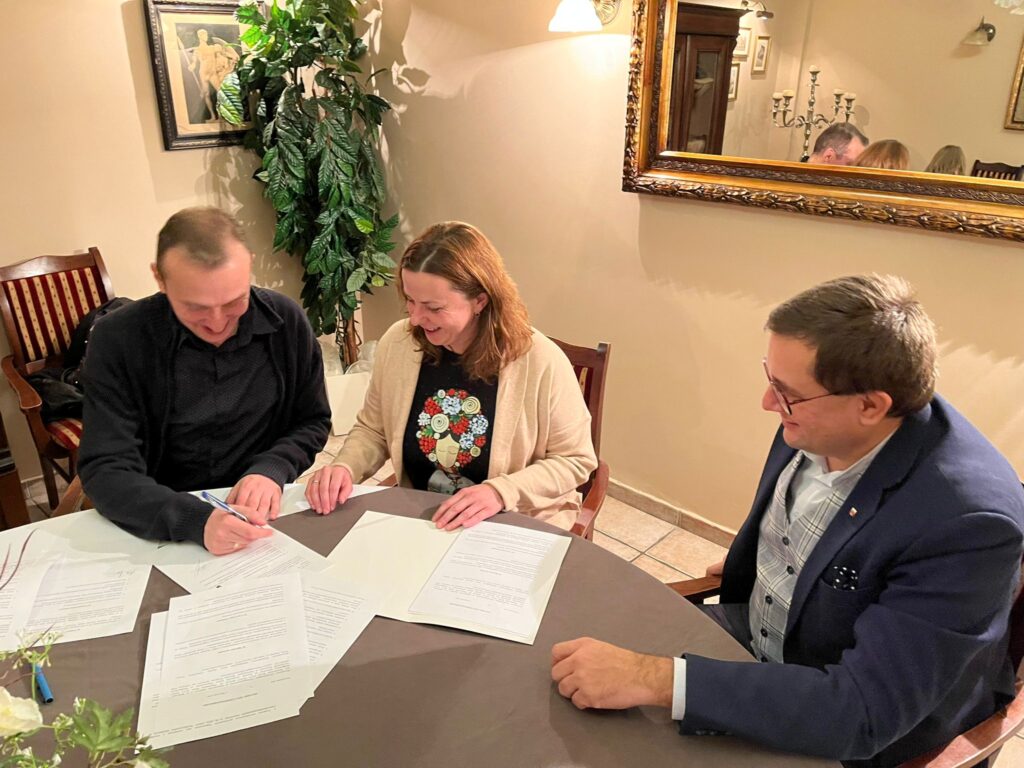 Podpisanie umowy partnerskiej z Młodzieżową Organizacją Publiczną Miasta Lwowa “Pokolenie Plus”