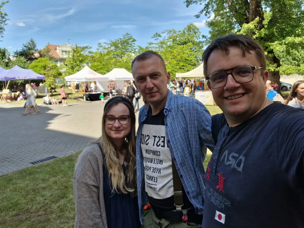 Wolontariusze Fundacji Chcepomagam na II Pikniku Charytatywnym: Siła Młodych Serc dla Polskiej Psychiatrii Dziecięcej